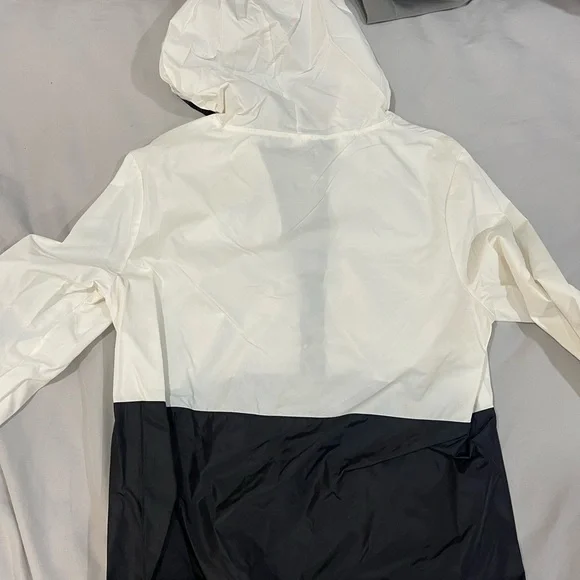 PINK Windbreaker - Picture 5 of 9